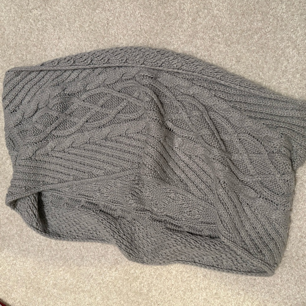 New York & Company Gray Cable Knit infinity Scarf NWOT